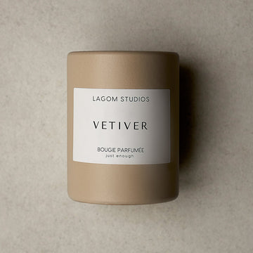 Lagom Studios_Vegane Duftkerze im Keramikgefäß_Beige__Vetiver_Nature Collection