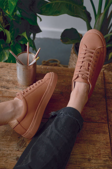 R-KIND TRAINER - MARS RUSTIC GRAINED