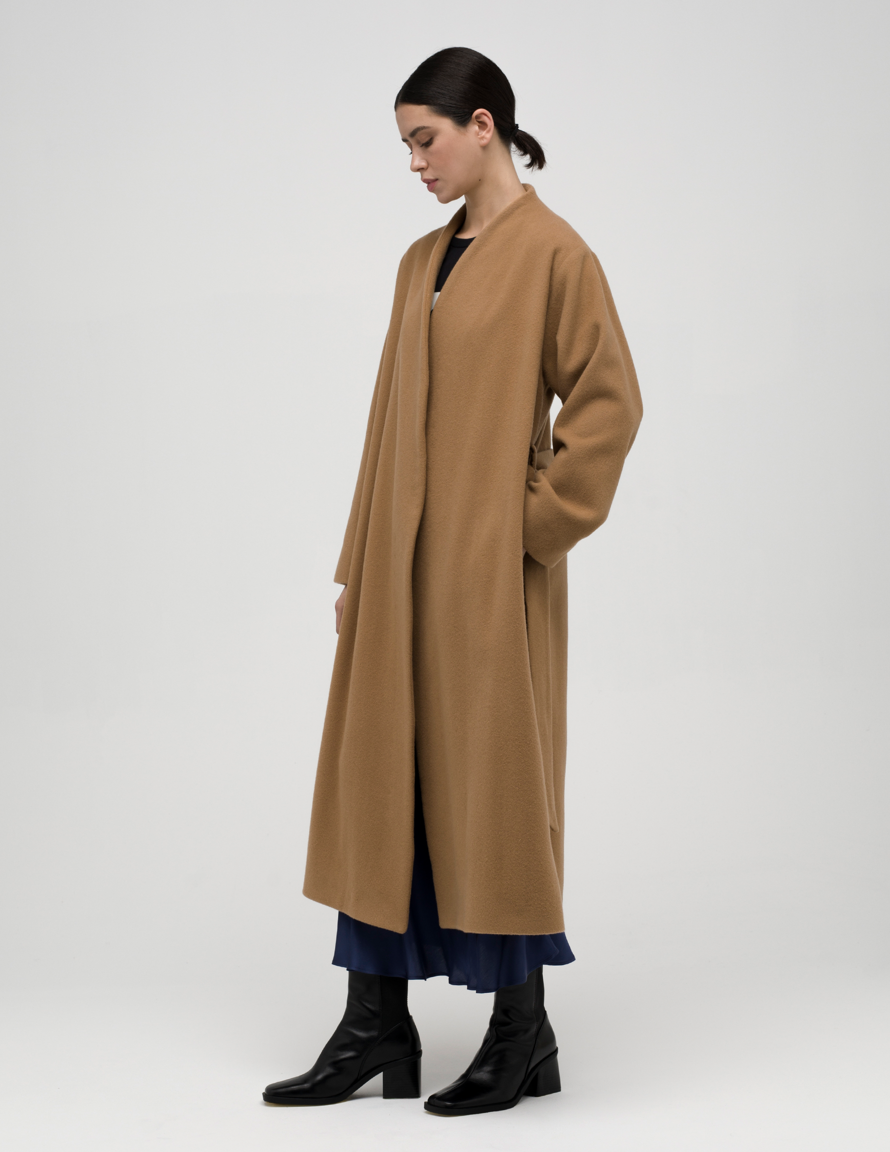 Cocoon shaped outlet coat