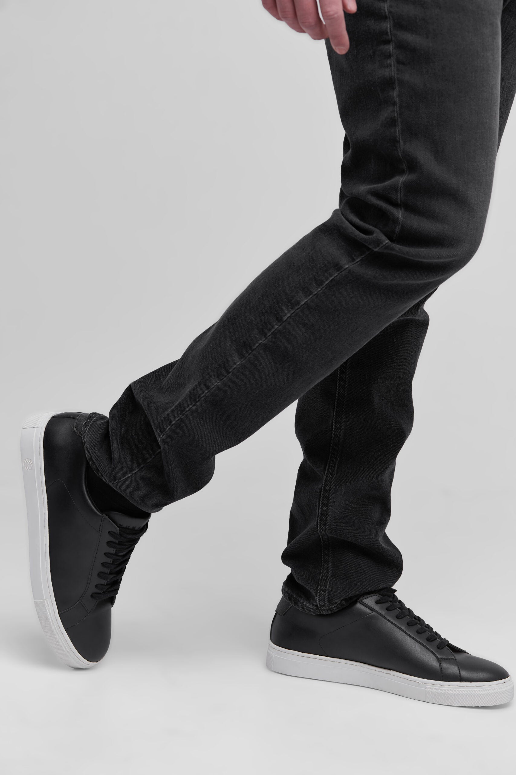 Tide V2 Sustainable Sneaker – Black – staiy.