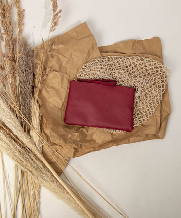 nuuwaï - Vegan Clutch - TELIA RED BERRY