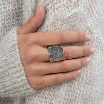 Pure Logo Cube Ring